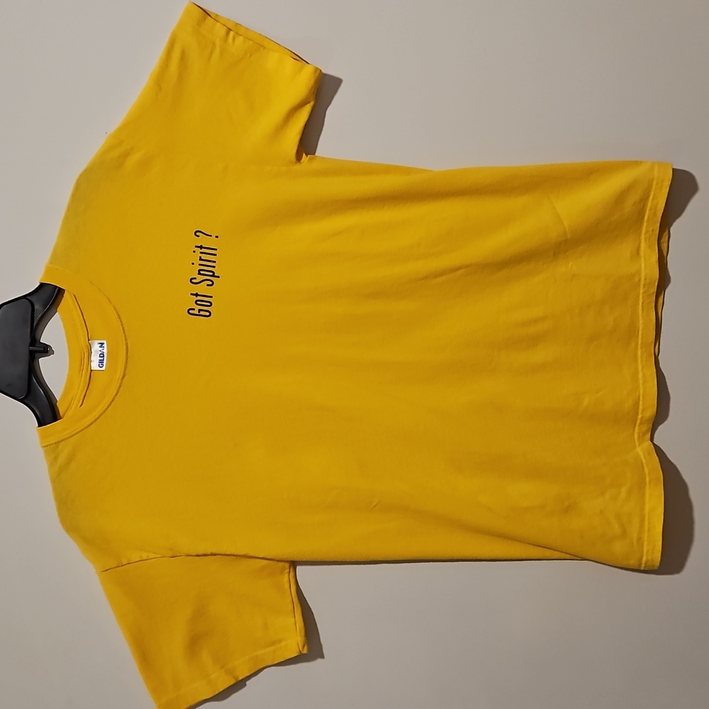 'Got Spirit?' Yellow Short Sleeve Graphic Tee Med. Airline Or Attitude? Gildan